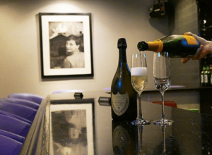 Counter Bar Cattleya(カウンター バー カトレア)では、特別な日を彩る、シャンパンはもちろん、ワイン、ウィスキー、焼酎など、上質なお酒をご用意しております。また、ご来店した際にご希望のお酒が無かった際は、オーナーにご相談ください。